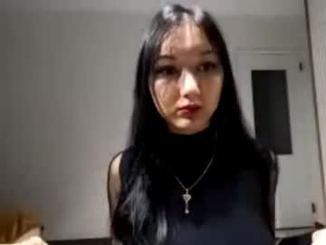Karenahallback Chaturbate stream image from February 28, 2026
