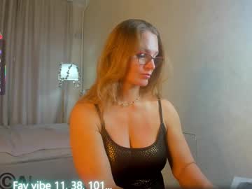 Milf_Tea Chaturbate stream image from March 01, 2026