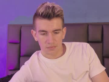 Mikaelslow Chaturbate stream image from March 01, 2026
