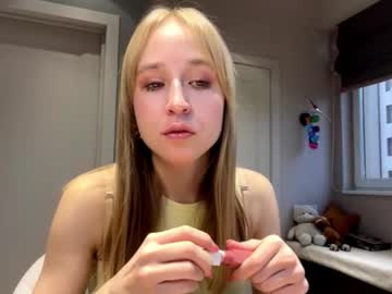 Crystalpinnt Chaturbate stream image from March 01, 2026