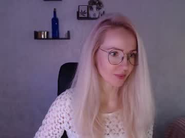 Luckcristal Chaturbate stream image from March 01, 2026