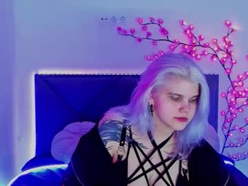 Joannlowes Chaturbate stream image from March 01, 2026