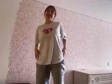 Tessiewoodfolk Chaturbate stream image from March 02, 2026