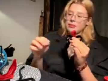 Julenecappel Chaturbate stream image from March 02, 2026