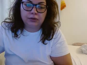 Curvymomylore stream image from March 03, 2026