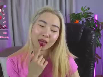 Yunnaluv Chaturbate stream image from March 04, 2026