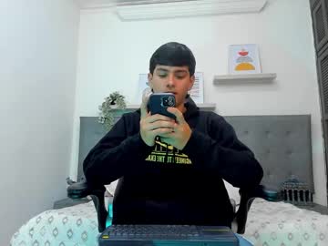 Andrew_Restrepo Chaturbate stream image from March 04, 2026
