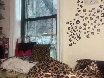 Turntpixie Chaturbate stream image from March 05, 2026