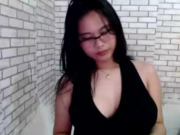 Hoelyzhuxinn Chaturbate stream image from March 08, 2026