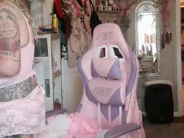 Prettiegreeneyes Chaturbate stream image from March 08, 2026