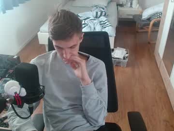 Overkneebabe Chaturbate stream image from March 10, 2026