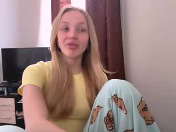 Dorismoldt Chaturbate stream image from March 10, 2026