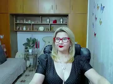Lucillefenlys Chaturbate stream image from March 11, 2026