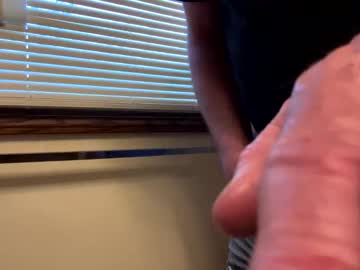 1hunglo412 Chaturbate stream image from March 12, 2026