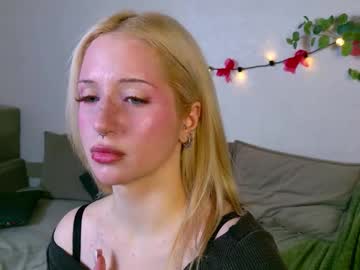 Lumlue Chaturbate stream image from March 12, 2026