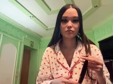Sarahegnew Chaturbate stream image from March 12, 2026