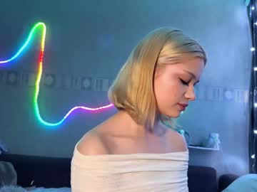Suzannabarmes Chaturbate stream image from March 12, 2026