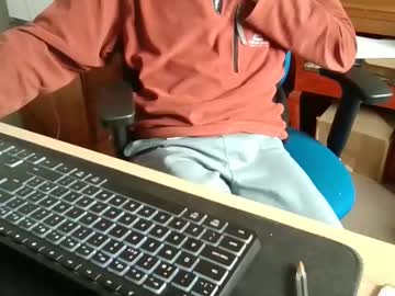 Petitwilly Chaturbate stream image from March 13, 2026