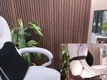Naugthyelli Chaturbate stream image from March 13, 2026