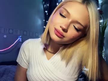 Suzannabarmes Chaturbate stream image from March 13, 2026