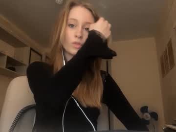 Laraarizzi Chaturbate stream image from March 14, 2026