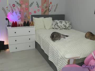 Mjgreencat Chaturbate stream image from March 14, 2026