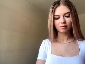 Crystarouillard Chaturbate stream image from March 15, 2026