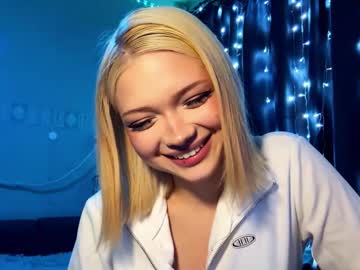 Suzannabarmes Chaturbate stream image from March 15, 2026
