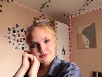 Juleemuhlestein Chaturbate stream image from March 16, 2026