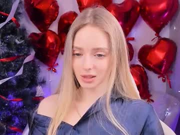 Juliabrewwer Chaturbate stream image from March 16, 2026