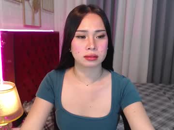 Hoelymolly Chaturbate stream image from March 16, 2026