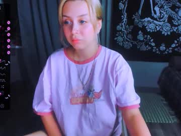 Monalauu Chaturbate stream image from March 16, 2026