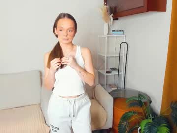 Linnnlaury Chaturbate stream image from March 17, 2026