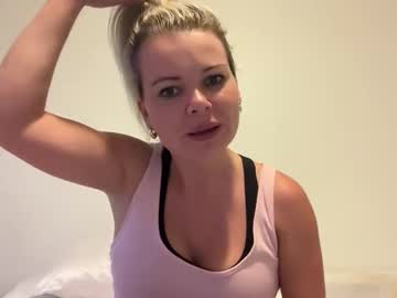Downunderblondie Chaturbate stream image from March 17, 2026