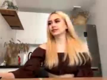 Nadiaknake Chaturbate stream image from March 17, 2026