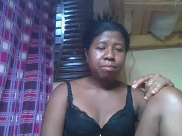 Murielleee Chaturbate stream image from March 17, 2026