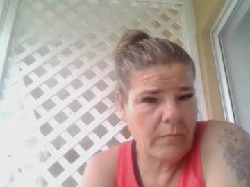 Thunderlipskellie Chaturbate stream image from March 17, 2026