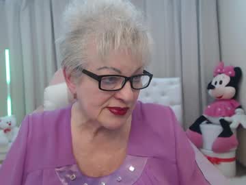 Kaylesmoll Chaturbate stream image from March 17, 2026