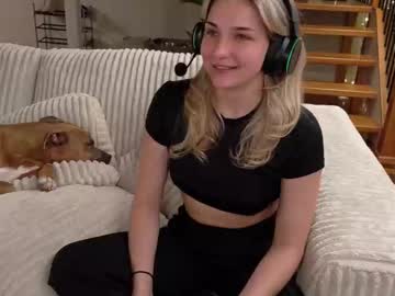 Charbearxoxo Chaturbate stream image from March 18, 2026