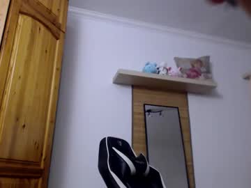Blondyelena Chaturbate stream image from March 18, 2026