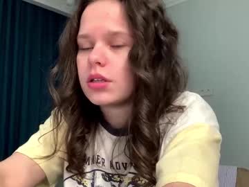 Maddieuebersax Chaturbate stream image from March 18, 2026