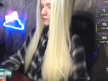 Karolynafox Chaturbate stream image from March 18, 2026