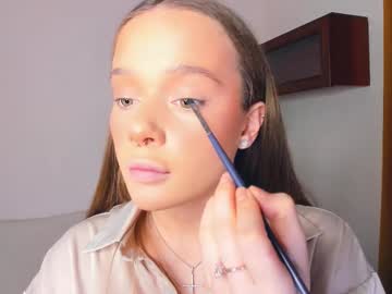 Linnnlaury Chaturbate stream image from March 18, 2026