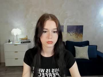 Violetharmee Chaturbate stream image from March 18, 2026