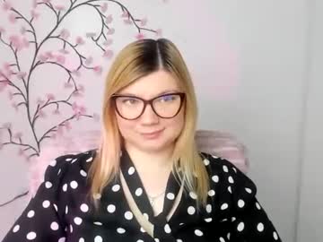 Molly_Moree Chaturbate stream image from March 18, 2026