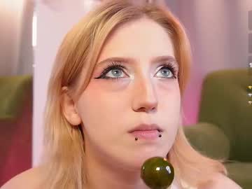 Hannahaloo Chaturbate stream image from March 18, 2026
