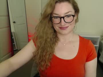Zuzuclaire Chaturbate stream image from March 18, 2026