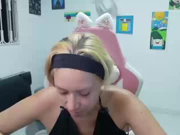 Hot_Mommymia Chaturbate stream image from March 18, 2026