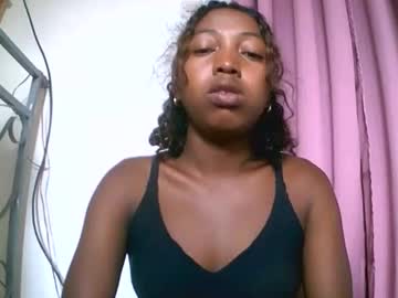 Laqueen12 Chaturbate stream image from March 19, 2026