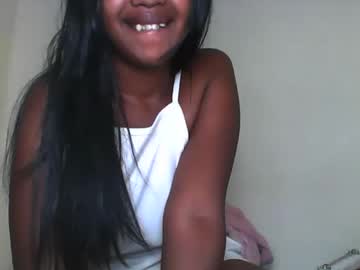 Rochellinah Chaturbate stream image from March 19, 2026